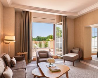 Hôtel Barrière L'Hôtel du Golf - דואו-וויל - סלון