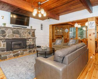 Hidden Valley Chalet in Huntsville Muskoka - Huntsville - Sala de estar