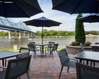 Courtyard La Crosse Downtown/Mississippi Riverfront - La Crosse - Patio