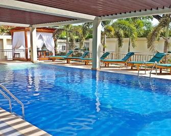 Munting Paraiso - פוארטו פרינססה סיטי - בריכה