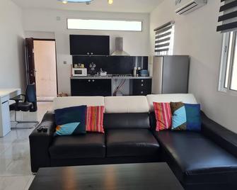 Lovely 1-Bed Apartment in Luanda - Luanda - Sala de estar