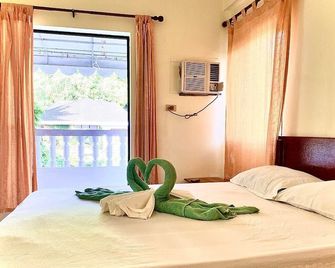 less than 2 minute walk in Boracay's famous white sand. - בורקאי - חדר שינה