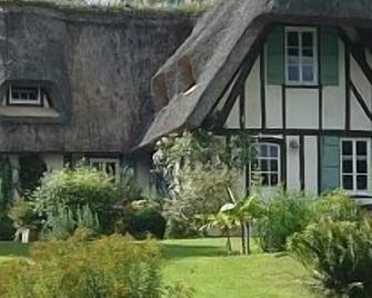 Thatched Cottage on the Banks of the Seine - Vieux-Port - Vista del exterior