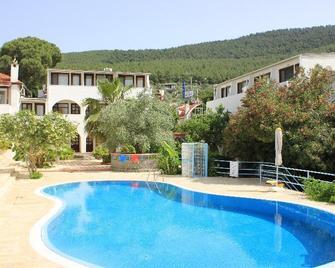 Club Aquarium - Güvercinlik - Piscina