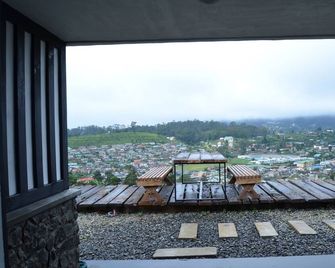 26 Loversleap Cottage - נווארה אליה - מרפסת