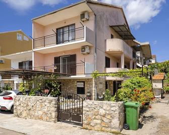 Apartments Zlata - Stari Grad - Edificio