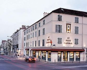 Hôtel Au Petit Caporal - Maisons-Alfort - Edificio