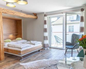 Hayloft with balcony and view of the Maar for 1-2 persons. - Hof Krebs, vacation apartments - Schalkenmehren - Schlafzimmer