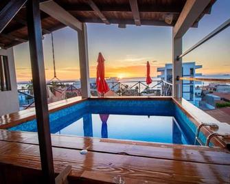 Suite Arlena, luxury comfortclose to the maleconBreakfast included - La Paz - Pool