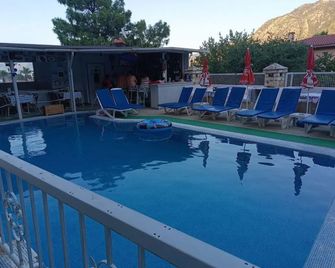 Castle Apart - Icmeler - Piscina