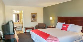 Rest Inn - Extended Stay, I-40 Airport, Wedding & Event Center - Amarillo - Bedroom