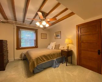 Enderly - c1859 - English Basement Apartment - Charlottesville - Bedroom