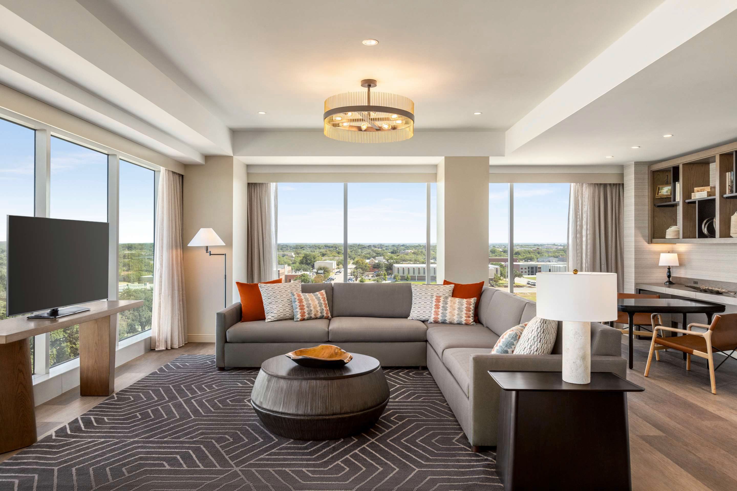 DoubleTree by Hilton Abilene Downtown Convention Center - Abilene - Wohnzimmer