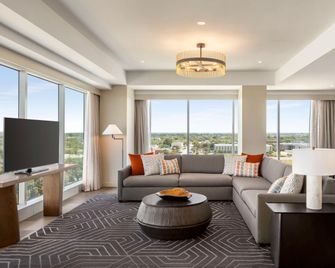DoubleTree by Hilton Abilene Downtown Convention Center - Abilene - Wohnzimmer