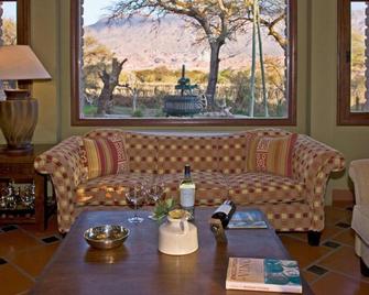 La Casa De La Bodega - Wine Boutique Hotel - Cafayate - Living room