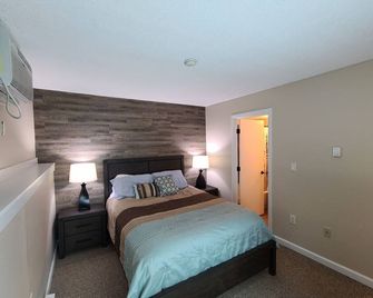 Village At Winnipesaukee Condo Walk To Beach! - Laconia - Bedroom
