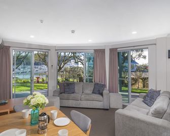 Marinaview - Whitianga Holiday Apartment - Whitianga - Pokój dzienny