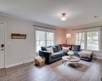 7 Mi to Dtwn Raleigh: Bbq-ready Townhome! - Raleigh - Wohnzimmer