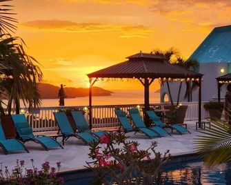Flamboyan on the Bay Resort & Villas - סנט תומאס - פטיו
