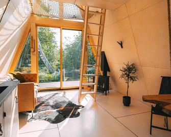 Lake Superior A-Frame w/ Sauna-Near GM + Dog Friendly. 1min Walk to Beach. - Grand Marais - Living room