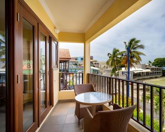 Yellow Bird Hotel - St Lawrence Gap - Balkon