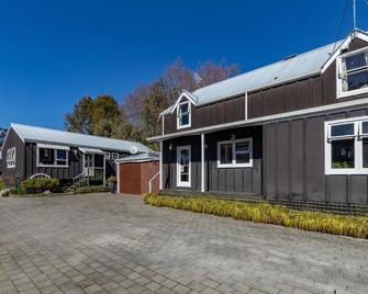 Sportsmans Lodge - Turangi - Edificio