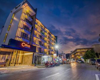 Citrus Patong Hotel by Compass Hospitality - Patong - Building