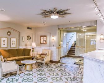 Sunny Midtown 2bd/Ba Central Location! - Oklahoma City - Living room