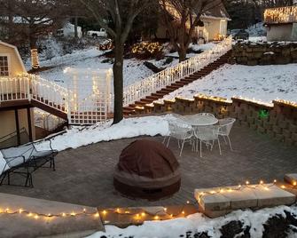 Trickling Waters Retreat - Marquette - Patio