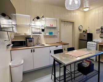 Cozy studio with private garage parking in Hallettsville - Hallettsville