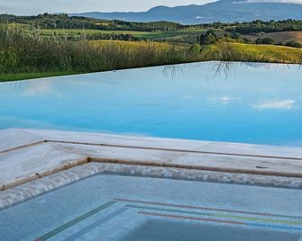 Palazzone - Montefollonico - Piscina