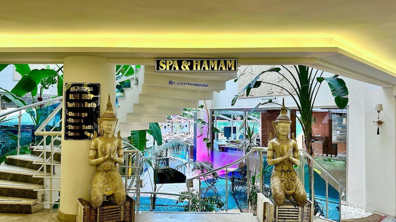 Blue Wave Suite Hotel