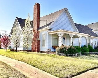 Vintage 66:| Hoff House of El Reno | - El Reno - Building