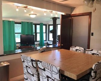 3 Bedroom Home - Lake Views on 3 Sides - Caseyville - Dining room