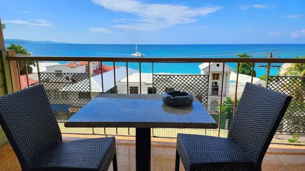 Caribic House Hotel - מונטגו ביי - מרפסת