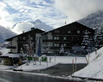 Suitehotel Kleinwalsertal - Hirschegg - Gebäude