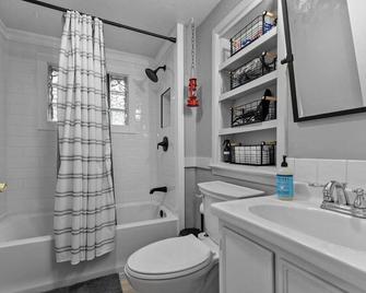 Private Dock! Lakefront! Paddleboards! Firepit - Clintonville