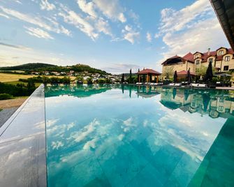 Domaine de la Klauss - Montenach - Pool