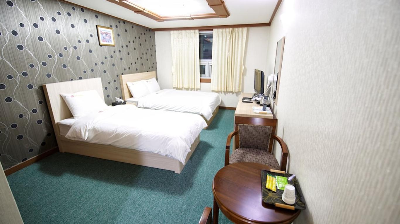 Tongyeong Tourist Hotel