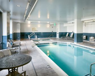 Hampton Inn & Suites Seattle/Northgate - Seattle - Piscina
