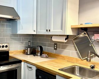 Entire cozy two floor guest house located in rainbow near Temecula - Fallbrook - Kuchyň