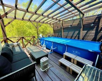 Makino Terrace GlampingJacuzzi in Metasequoia - Takashima - Балкон