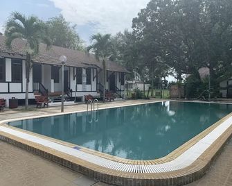 Lis Na Ree Resort - Balok - Zwembad