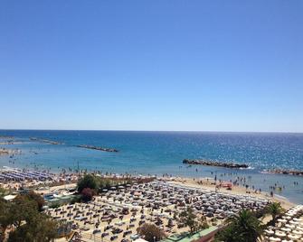 Hotel Ideal - Taggia - Playa