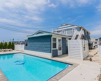 Avalon Beach Block 2 Bedroom Condo With Pool West Unit / Sleeps 4 - Avalon - Piscina