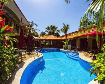 Hotel Iguana Verde - Orotina - Pool