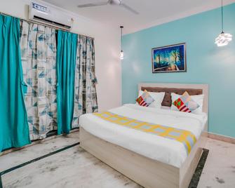 Vaccinated Staff - OYO Home 79321 Galaxy Grand B&b - Mumbai - Bedroom