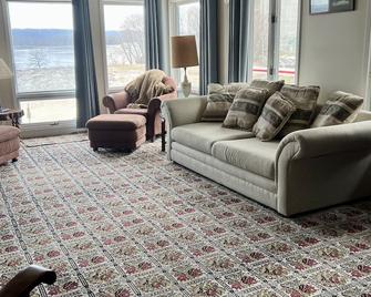American House 1854- Pocket City Penthouse, 2 Bedrooms, Full Kitchen & Dining - Mc Gregor