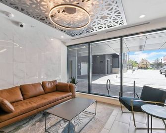 DT High Rise Condo w Private Patio and View - Kitchener - Lobby