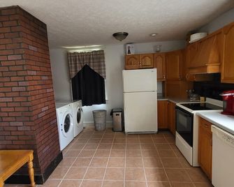 Charming 3-bedroom house in terrific Portsmouth hilltop neighbourhood. - Portsmouth - Keuken